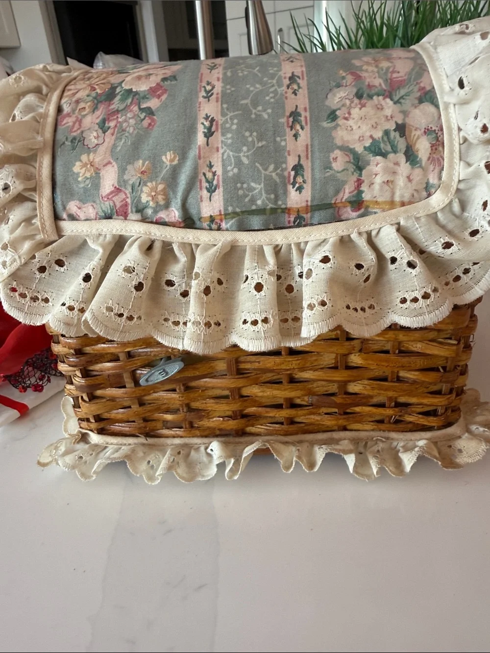 Vintage-Style Wicker Storage music Basket with Pink Floral Fabric and Lace
